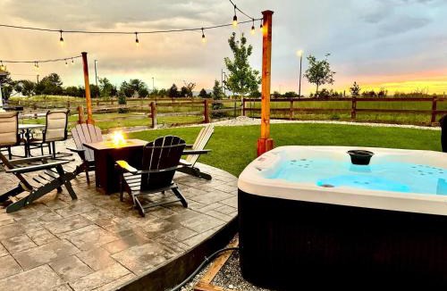 Loveland House | Sauna, Gym, Hot Tub and 4bd Home