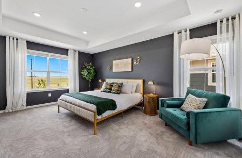 Loveland House | Sauna, Gym, Hot Tub and 4bd Home