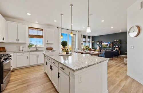 Loveland House | Sauna, Gym, Hot Tub and 4bd Home