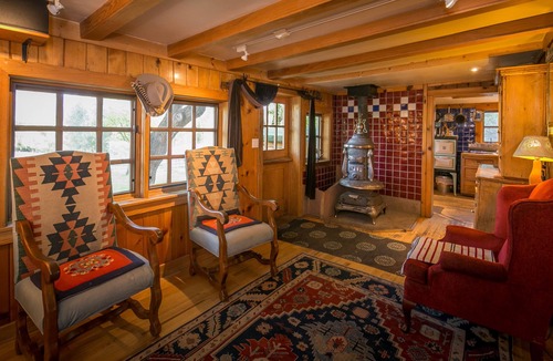 New Castle Cabin | Scenic Creekside Pet Friendly Ranch House with 5 Cabins and Sauna.