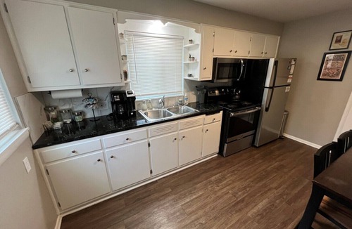 Northside House | Scenic hiking in Cuyahoga Valley National Park! 3BR house, central air & laundry