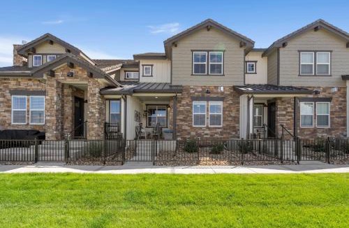 Loveland House | Scenic Mountain Retreat Golf, Pickleball, Relax