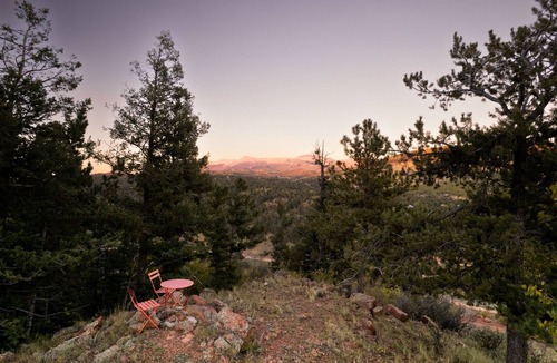 Cripple Creek Cabin | Scenic Mountain Views + Hot Tub | Sleeps 11 + Pets
