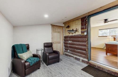 South Fork Apartment | Scenic Solitude