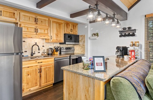 Estes Park Condo | Scenic View Estes Condo|King|5min RMNP