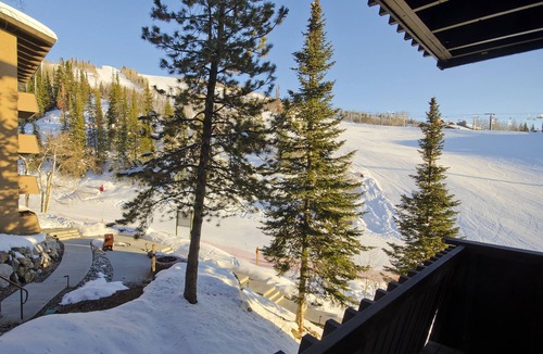 Steamboat Springs Condo | SE042 | Pool Access | Mountain Views | Hot Tub | Ski In/Out | Winter Shuttle