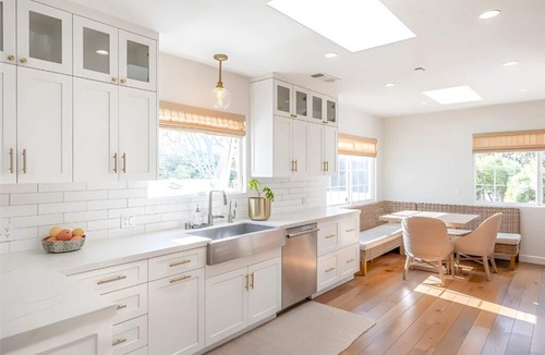 Tree Section House | Seaside Elegance Chic Getaway Near Downtown