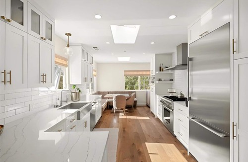 Tree Section House | Seaside Elegance Chic Getaway Near Downtown