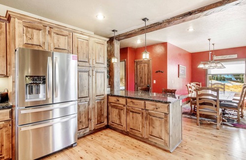 Blue River Cabin | Secluded Escape for 10, Hot Tub, Game Room & More!