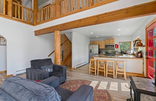 Purgatory House | Secluded Getaway Near Purgatory - Luxurious Hot Tub, Idylic 360° Views, Pets OK!