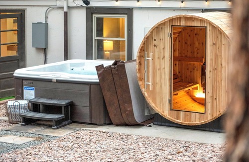Colorado Springs House | Secluded! Hot Tub, Sauna, Game Room, Golf, Firepit, Great for groups, Sleeps 20!