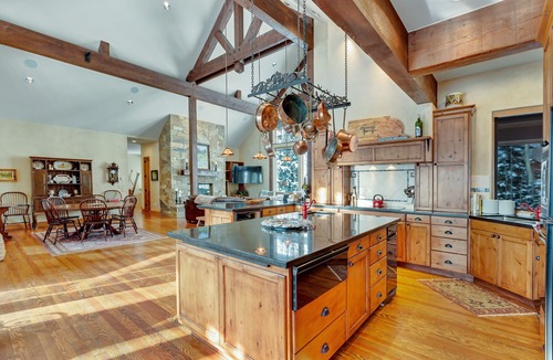 Mount Crested Butte House | Secluded luxury cabin w/game room & mountain views - close to skiing