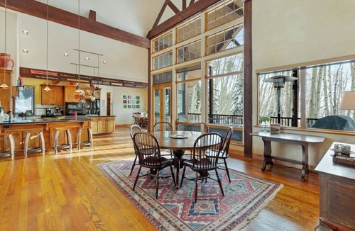 Mount Crested Butte House | Secluded luxury cabin w/game room & mountain views - close to skiing