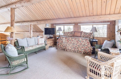 Jackson House | Secluded mountain-view home with large deck, hot tub & fireplace - dog-friendly