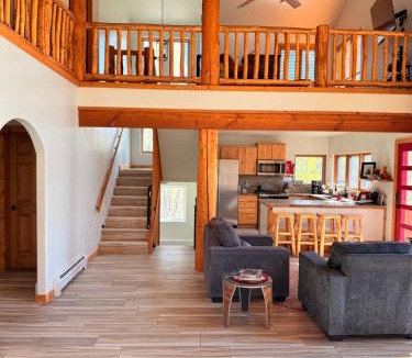 Purgatory Ski Chalet | Secluded Mtn home by Purg, Hot Tub, Views! Pets ok