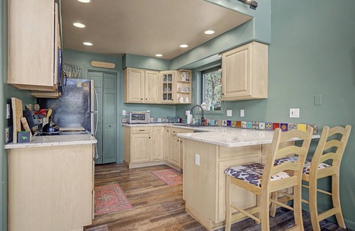 Fairplay Cabin | Secluded Pet-Friendly Getaway, less than 35 miles to Breck, Fast Wifi, spacious - A Reel Good Time