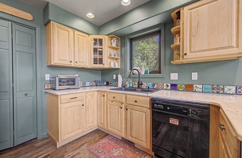 Fairplay Cabin | Secluded Pet-Friendly Getaway, less than 35 miles to Breck, Fast Wifi, spacious - A Reel Good Time