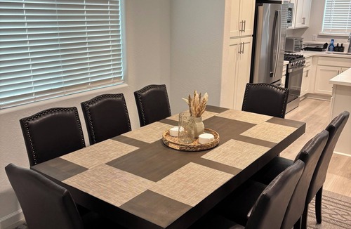 Visalia House | Sequoia Arcade House - New Build - Sleeps 10