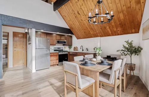 Twin Peaks Cabin | Serene 3-bedroom cabin with game room in Lake Arrowhead