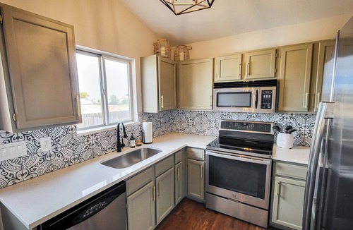 Berkley House | Serene 3bd House with Private Backyard Oasis