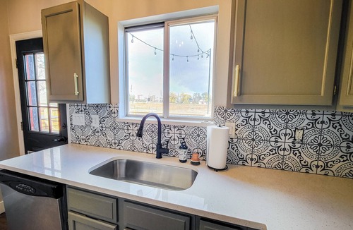 Berkley House | Serene 3bd House with Private Backyard Oasis