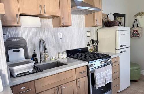 Upland House | Serene Bungalow Lush Garden Prime Location