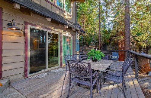 Blue Jay House | Serene Cabin