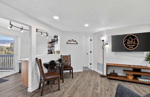 Cripple Creek Cabin | Serene Dome House with Beautiful Mountain Views!