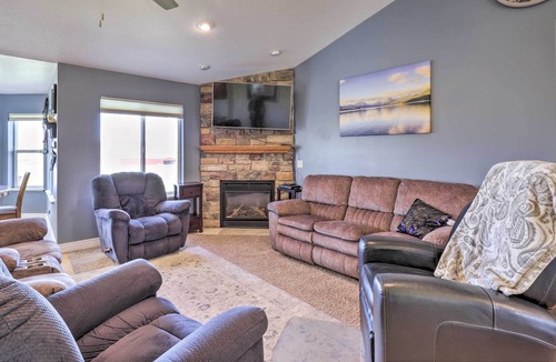 Sterling House | Serene Sterling Getaway, Near Palisade State Park!