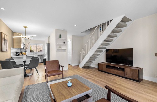 Redwood City House | Serenity Home on Oak Ave｜WFH Ready｜Workspace+WiFi｜Pet-Friendly #42525