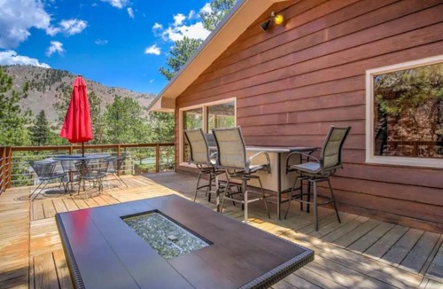 Cascade-Chipita Park House | Serenity Pines Hideaway w HotTub
