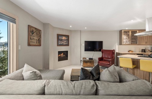 Snowmass Village Condo | Shadowbrook Snowmass Condo with Mountain Views, Pool/Hot Tub, FP, Balcony, Bonus Sleeping Den