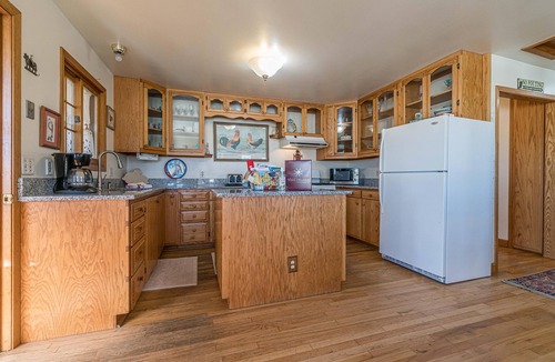 Fruita House | Shady Acres: Two Living Spaces & Curated Library