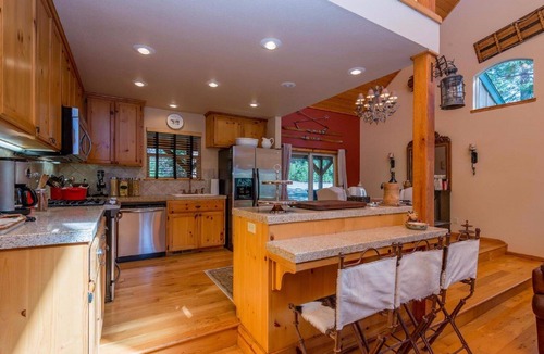 Shaver Lake House | Shaver Lake Luxury Cabin with relaxing Jacuzzi Tub