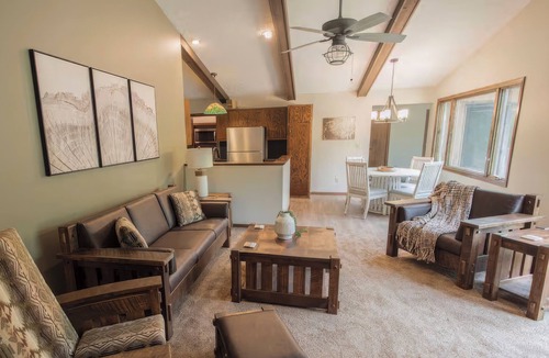 Wayne County House | Sherwood Forest Park- 6BD/3BA on Private Ohio Land