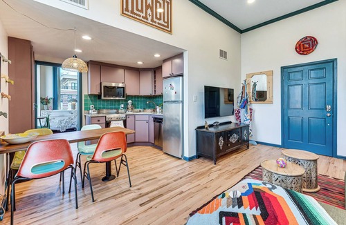 Golden Condo | Shop, Dine, Unwind! Couples Retreat in Dtwn Golden