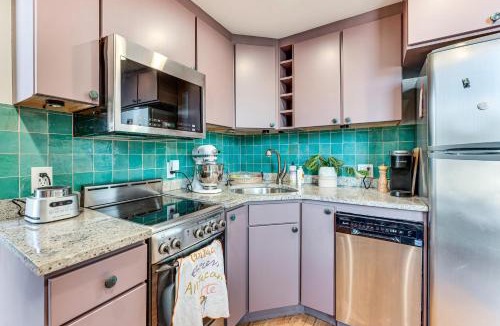 Golden House | Shop, Dine, Unwind! Couples Retreat in Dtwn Golden