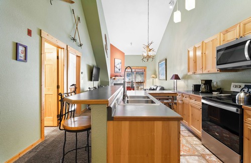 Mountain House Condo | Short Walk to Lifts/Base Area from this Condo, Mountain Views from Balcony
