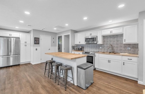 Lakeside Cottage | Short walk to the pool/tennis/rec center Great outdoor space