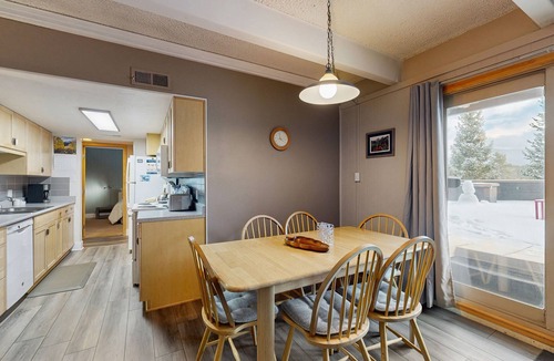 Warrior's Mark Condo | Shuttle to lifts from condo w/panoramic views