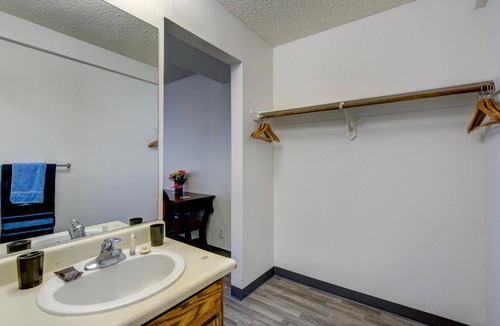 Nellis Air Force Base Hotel | Siegel Slots and Suites