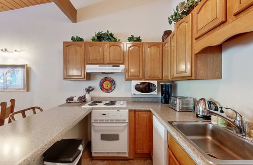 Taos Ski Valley Condo | Sierra Del Sol 10 - Hot Tub, Walk to Lifts & Town