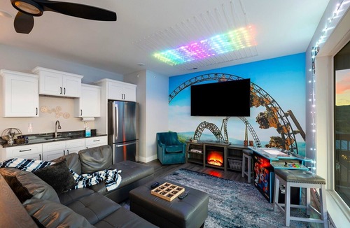 Indian Point House | Silver Dollar Theme 1mitoSDC LakeViews HotTub Games