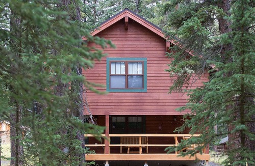 Cooke City-Silver Gate Cabin | Silver Willows Sarva Cabin on 4 Acres by the Creek