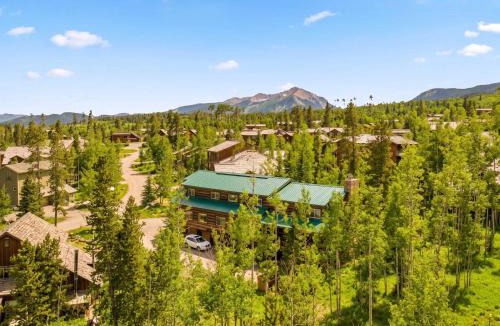 Wildernest House | Silverthorne Cabin with Hot Tub and Forest Access