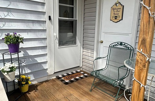 Youngstown Apartment | "Simple Stay" Conveniently located to everything!