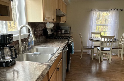 North Kingsville Cottage | Single family friendly home minutes from Lake Erie