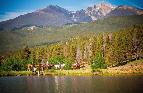 Estes Park Hotel | Single King Room - Twin Sisters View