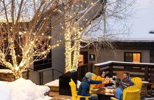 Steamboat Springs Hotel | Single Queen | Queen at Gravity Haus Steamboat