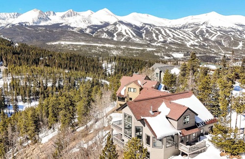Baldy Mountain Ski Chalet | Skalli Haus - Lux Remodel - Sauna, HTub, Pets!